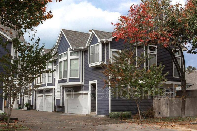 Townhouse for rent at 735 Arlington St #10, Houston, TX 77007