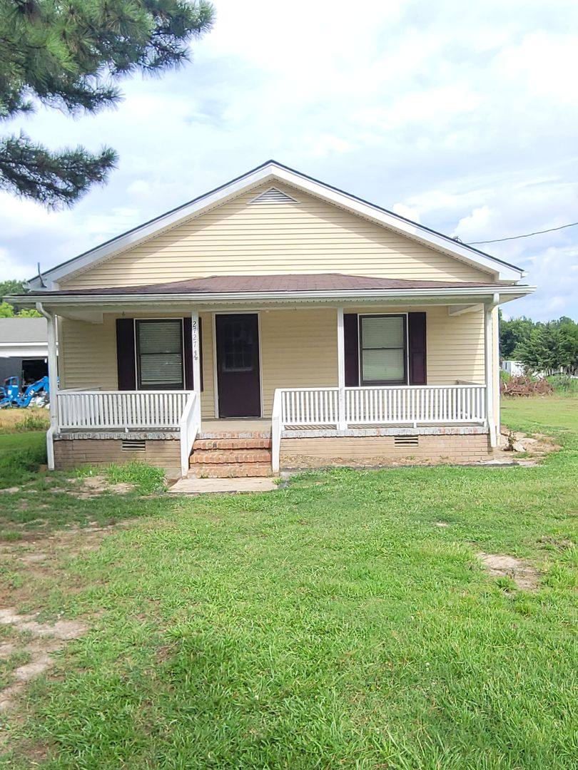 House for rent at 2727 Peanut Rd, Snow Hill, NC 28580