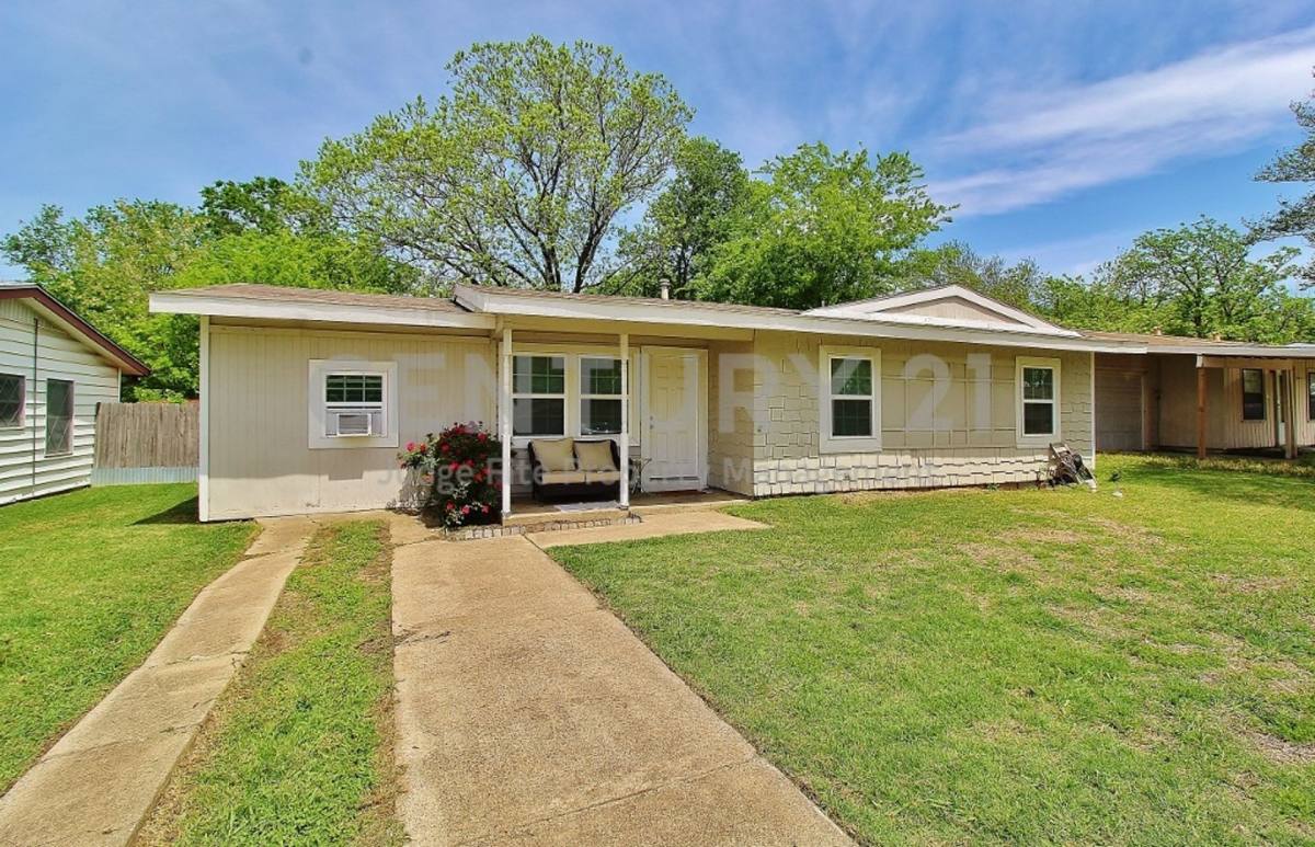 House for rent at 911 E Lovers Lane, Arlington, TX 76010