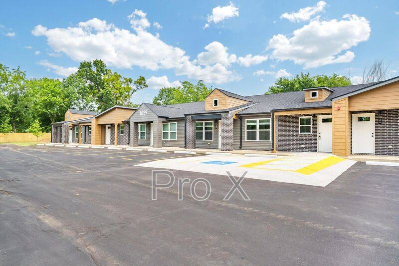 Apartment for rent at 1639 N Arkansas St #107, Rogers, AR 72756