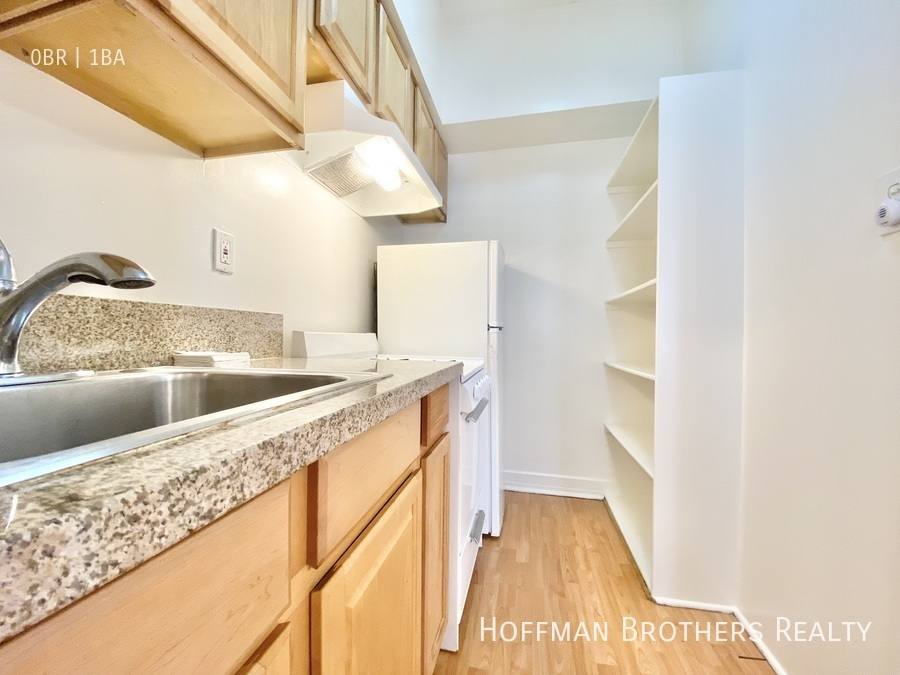 Apartment for rent at 1817 Ivar Ave #105, Los Angeles, CA 90028