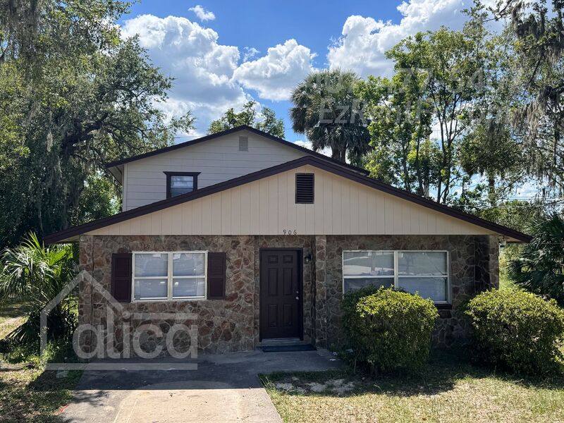 House for rent at 906 S Holly Ave, Sanford, FL 32771