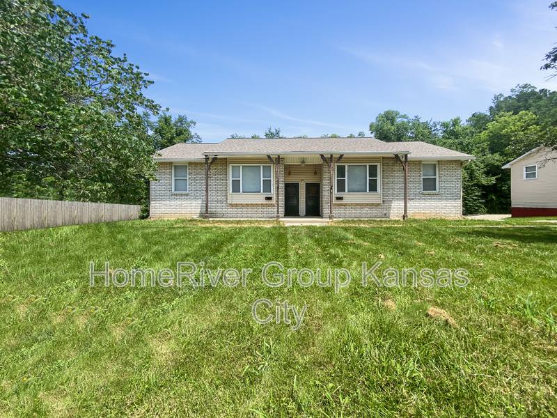 Townhouse for rent at 4004 E 123rd Terrace #B, Grandview, MO 64030