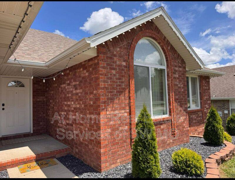 House for rent at 3945 W Cardinal St, Springfield, MO 65810