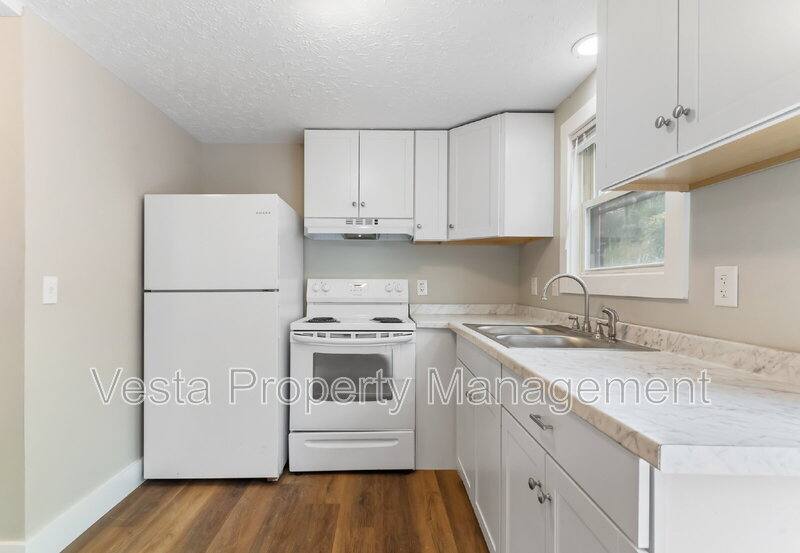 Townhouse for rent at 26 Reid St #7, Marion, NC 28752