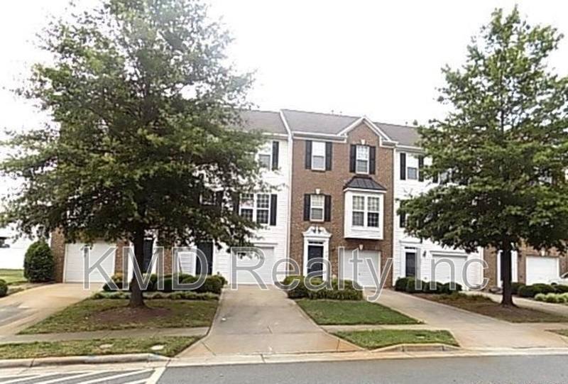 Townhouse for rent at 940 Tiger Lane, Charlotte, NC 28262