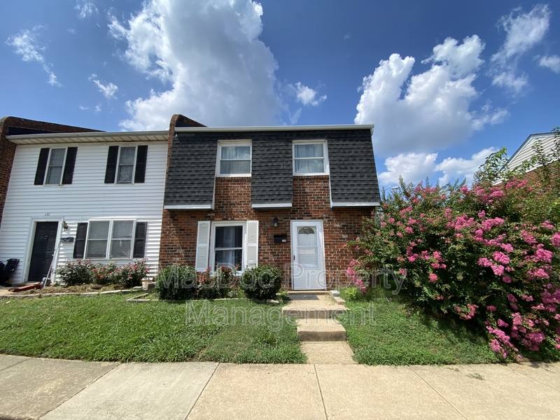 Townhouse for rent at 129 Hickok Circle, Fredericksburg, VA 22401