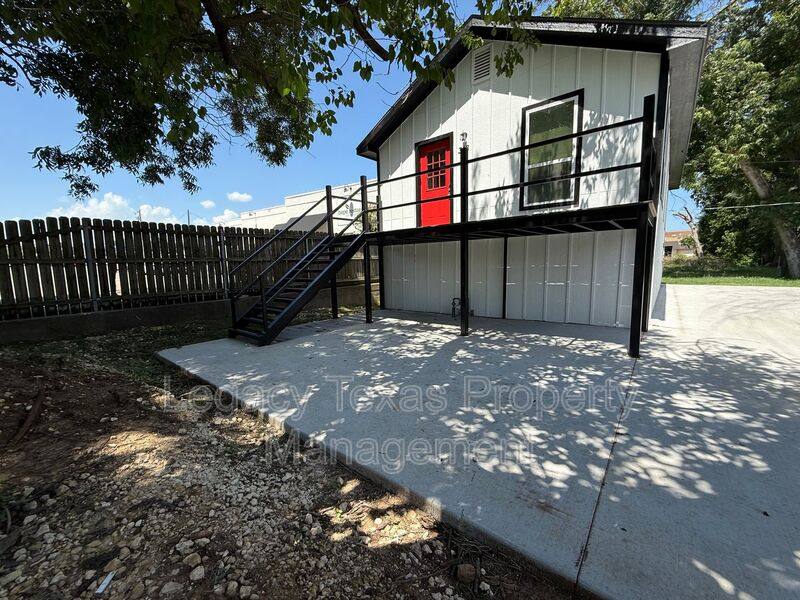 Apartment for rent at 318 College St #A, Cleburne, TX 76033