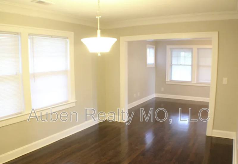 Apartment for rent at 5342 Park Ave #1, Kansas City, MO 64130