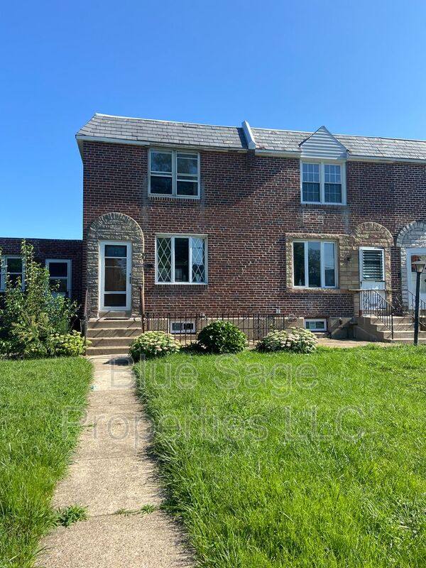 Townhouse for rent at 398 Westmont Dr, Darby, PA 19023