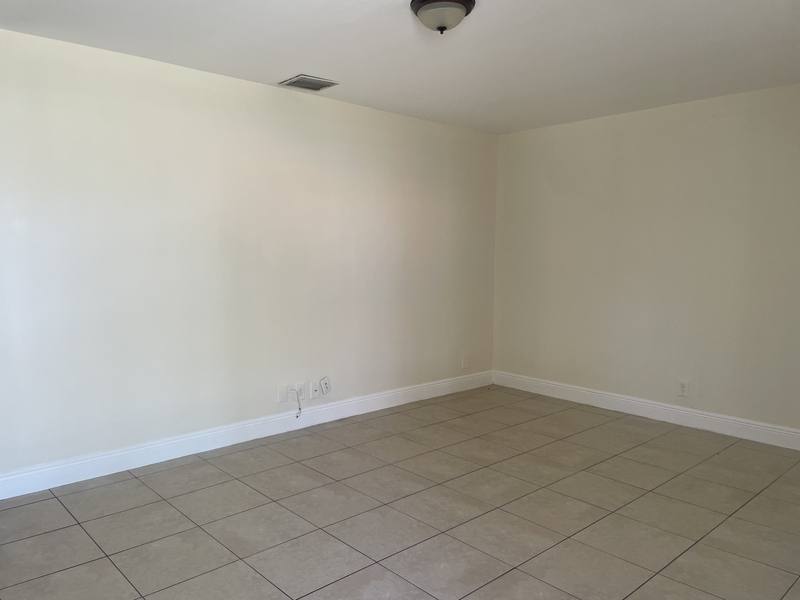Apartment for rent at 2830 Ave S #D4, West Palm Beach, FL 33404