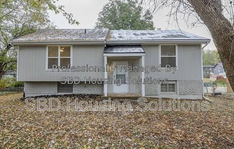 House for rent at 10325 Smalley Ave, Kansas City, MO 64134
