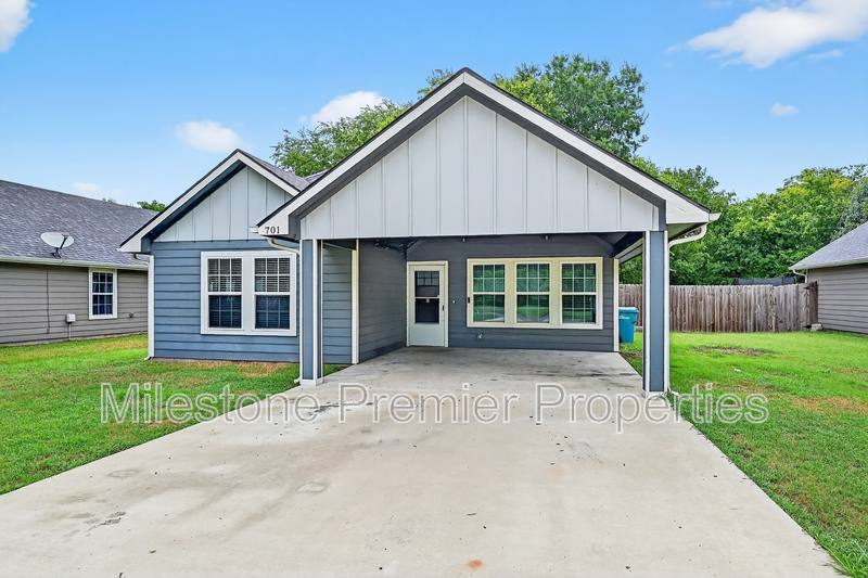 House for rent at 701 S Binkley St, Sherman, TX 75092