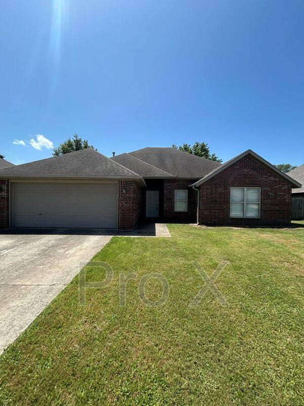 House for rent at 204 W Camden Dr, Rogers, AR 72756