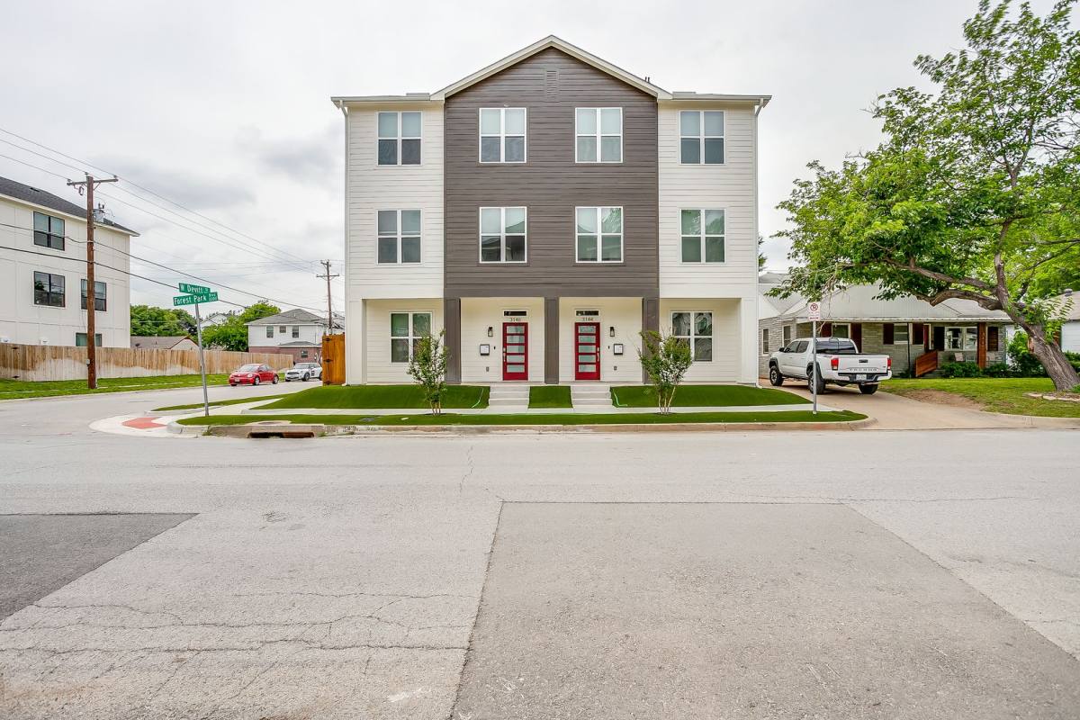 Apartment for rent at 3146 Forest Park Blvd, Fort Worth, TX 76110
