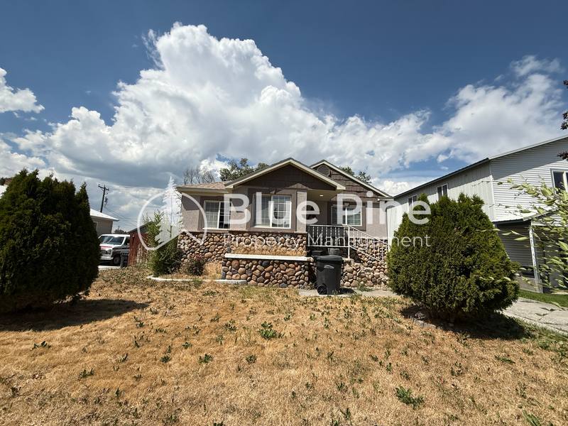 House for rent at 321 Lomax St, Idaho Falls, ID 83401