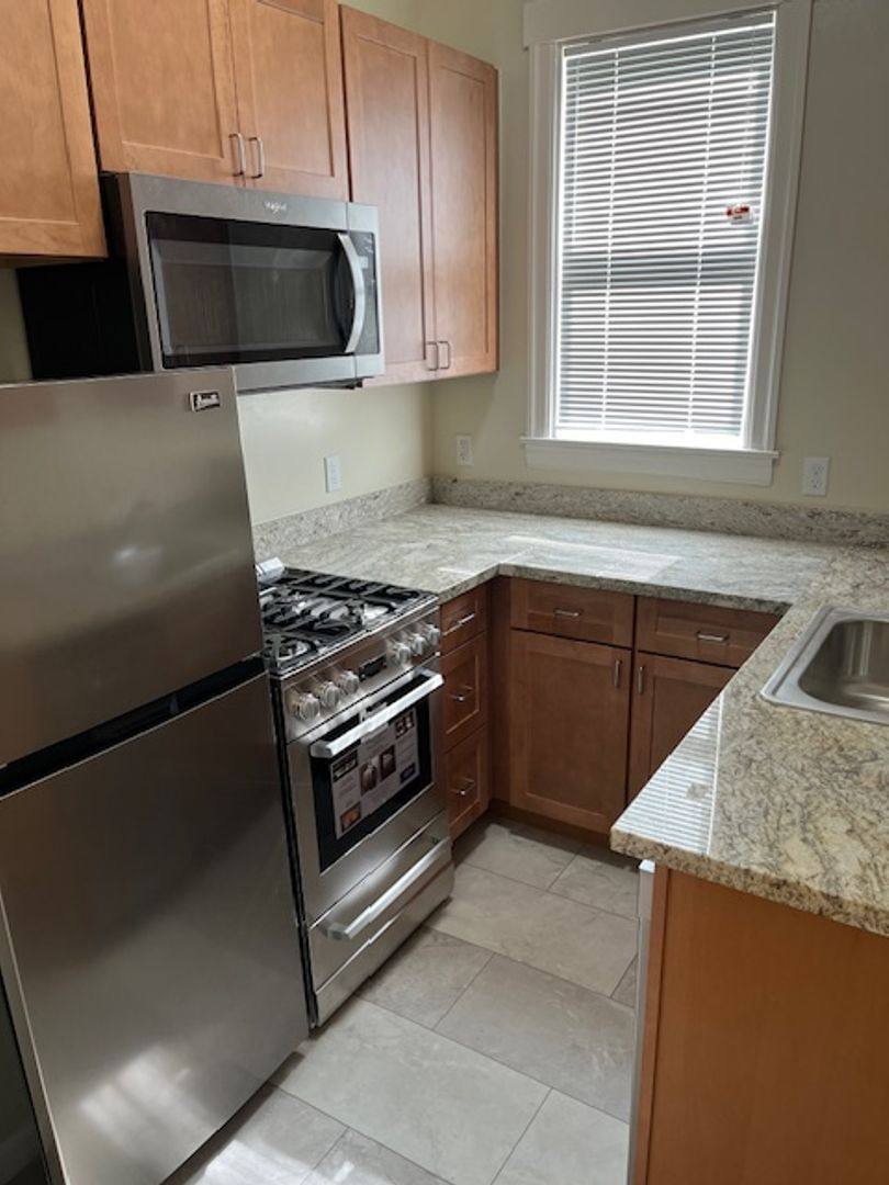 Townhouse for rent at 1060 Cole St, San Francisco, CA 94117
