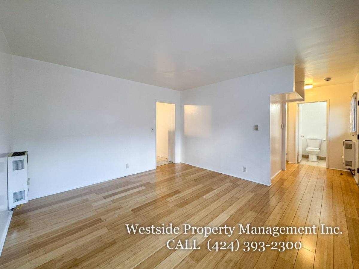 Townhouse for rent at 906 N Edgewood St #3, Inglewood, CA 90302