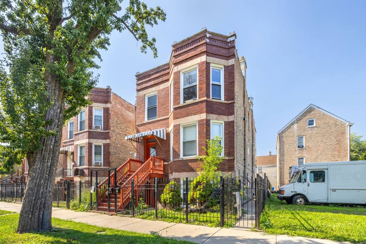 Apartment for rent at 4104 W 24th Place, Chicago, IL 60623