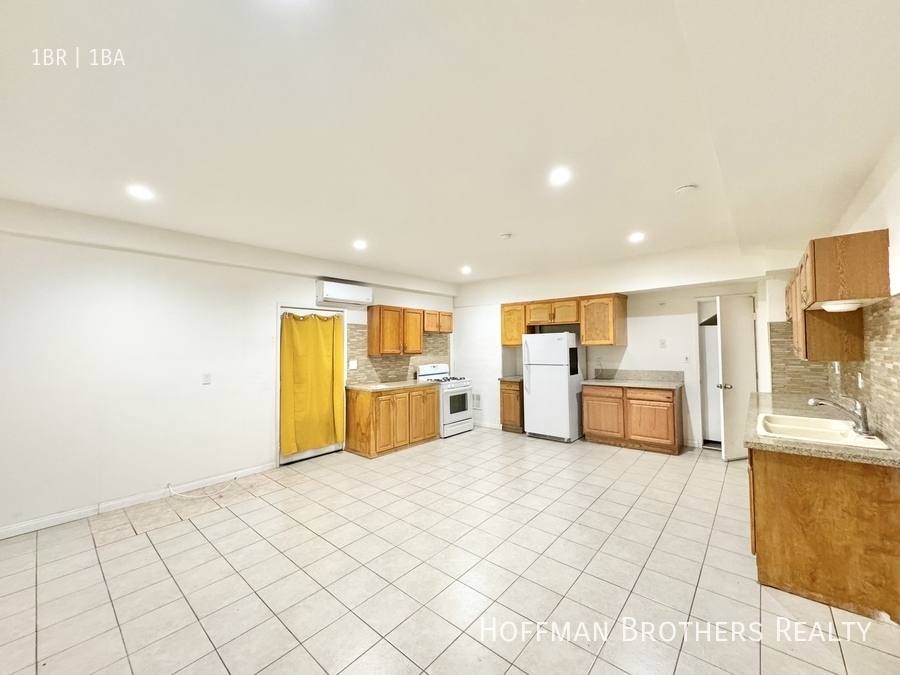 Apartment for rent at 1023 Larch St #4, Inglewood, CA 90301