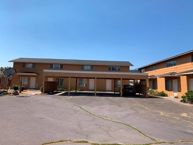 Townhouse for rent at 24 Nevada St, Klamath Falls, OR 97601