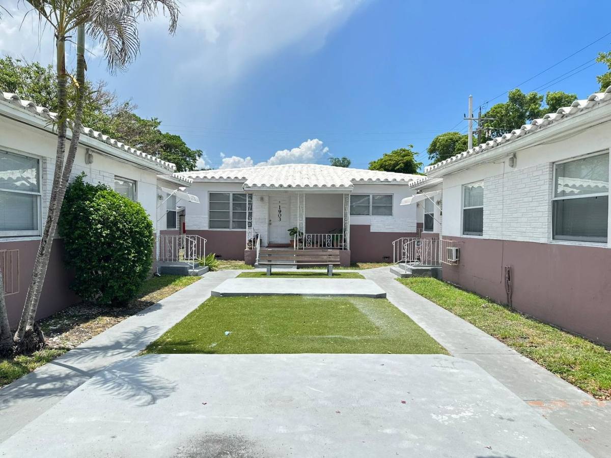Apartment for rent at 1903 Thomas St, Hollywood, FL 33020