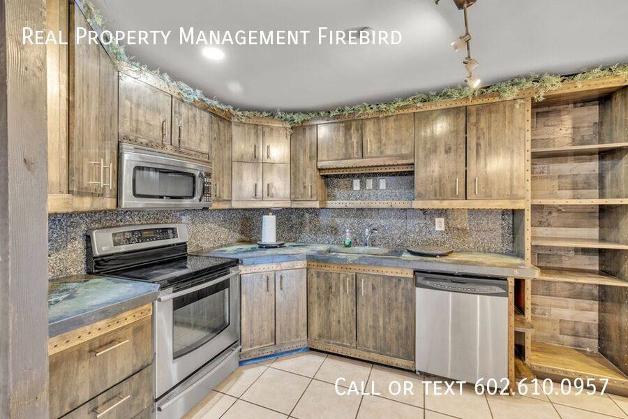 Townhouse for rent at 4439 E Wood St, Phoenix, AZ 85040