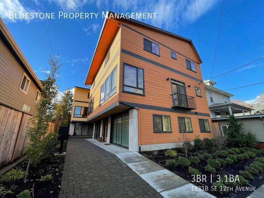 Townhouse for rent at 1931B SE 12th Ave, Portland, OR 97214