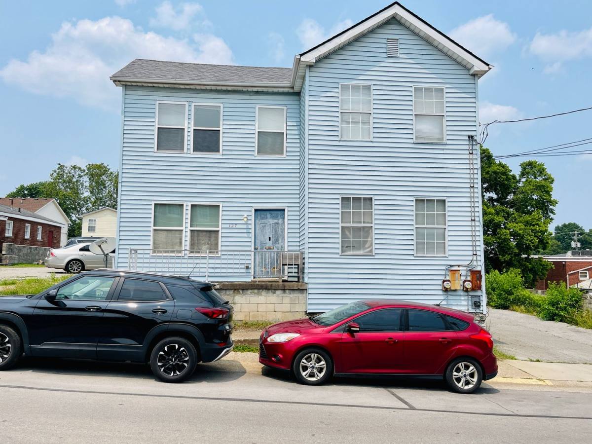 Townhouse for rent at 127 Prall St, Lexington, KY 40508
