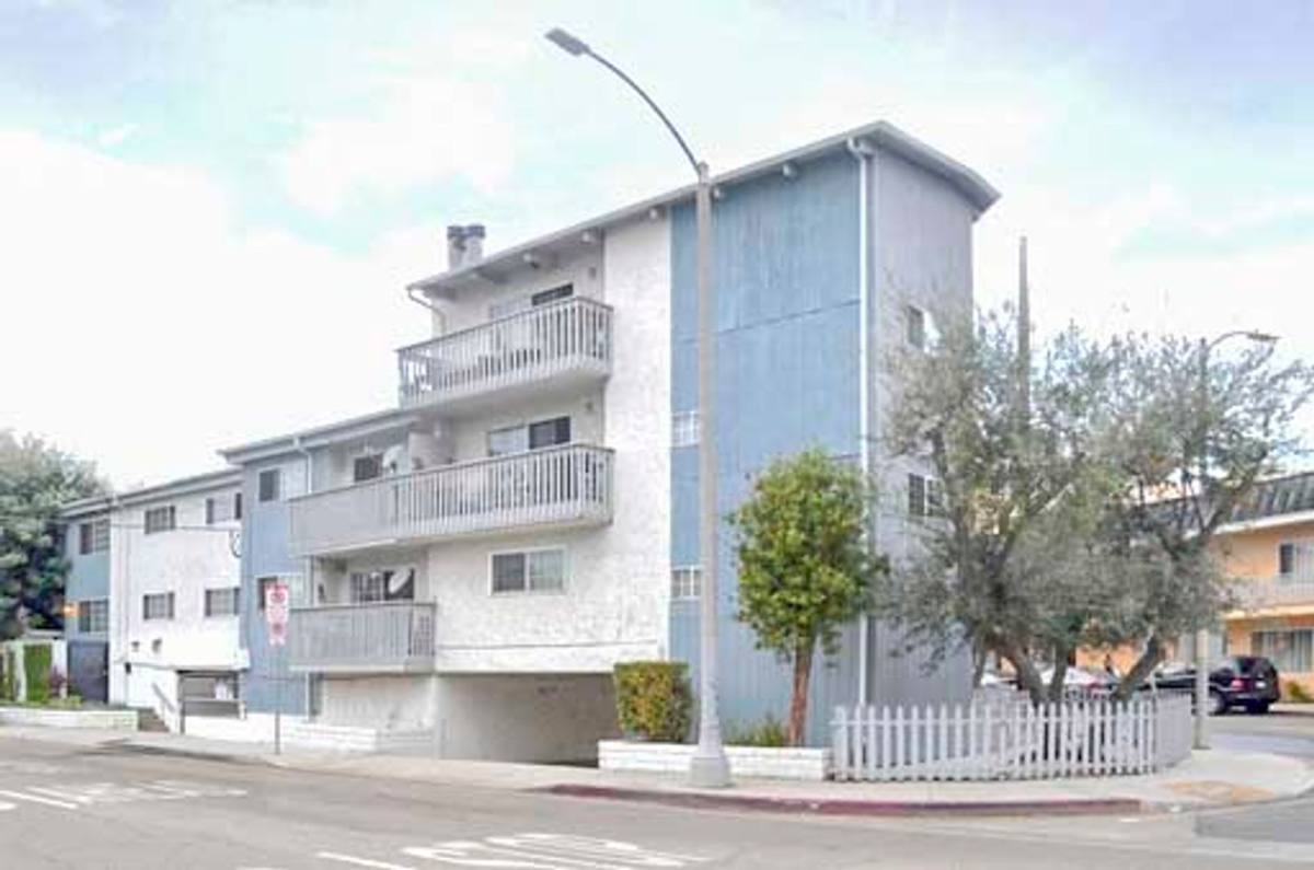Apartment for rent at 415 N Venice Blvd, Venice, CA 90291