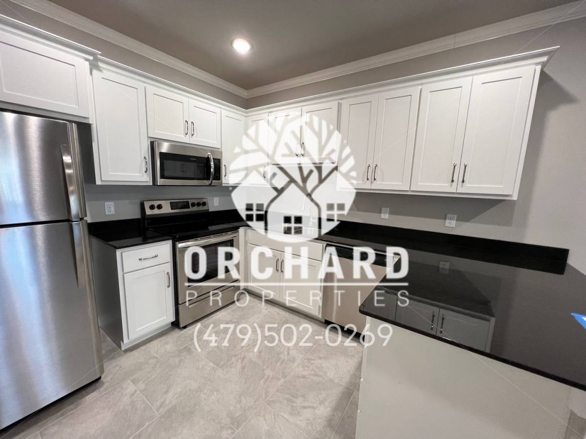 Apartment for rent at 1900 E Brookview Circle, Siloam Springs, AR 72761