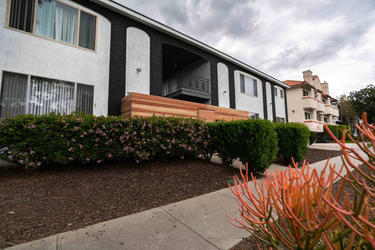 Apartment for rent at 11937 Avon Way, Los Angeles, CA 90066