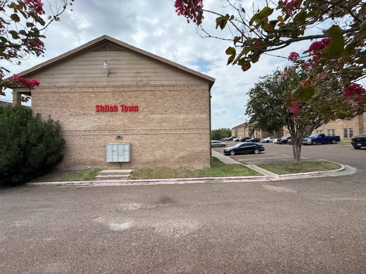 Apartment for rent at 412 Shiloh Dr, Laredo, TX 78045
