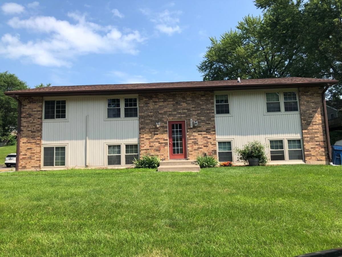 Apartment for rent at 807, 809 May Court, Le Claire, IA 52753