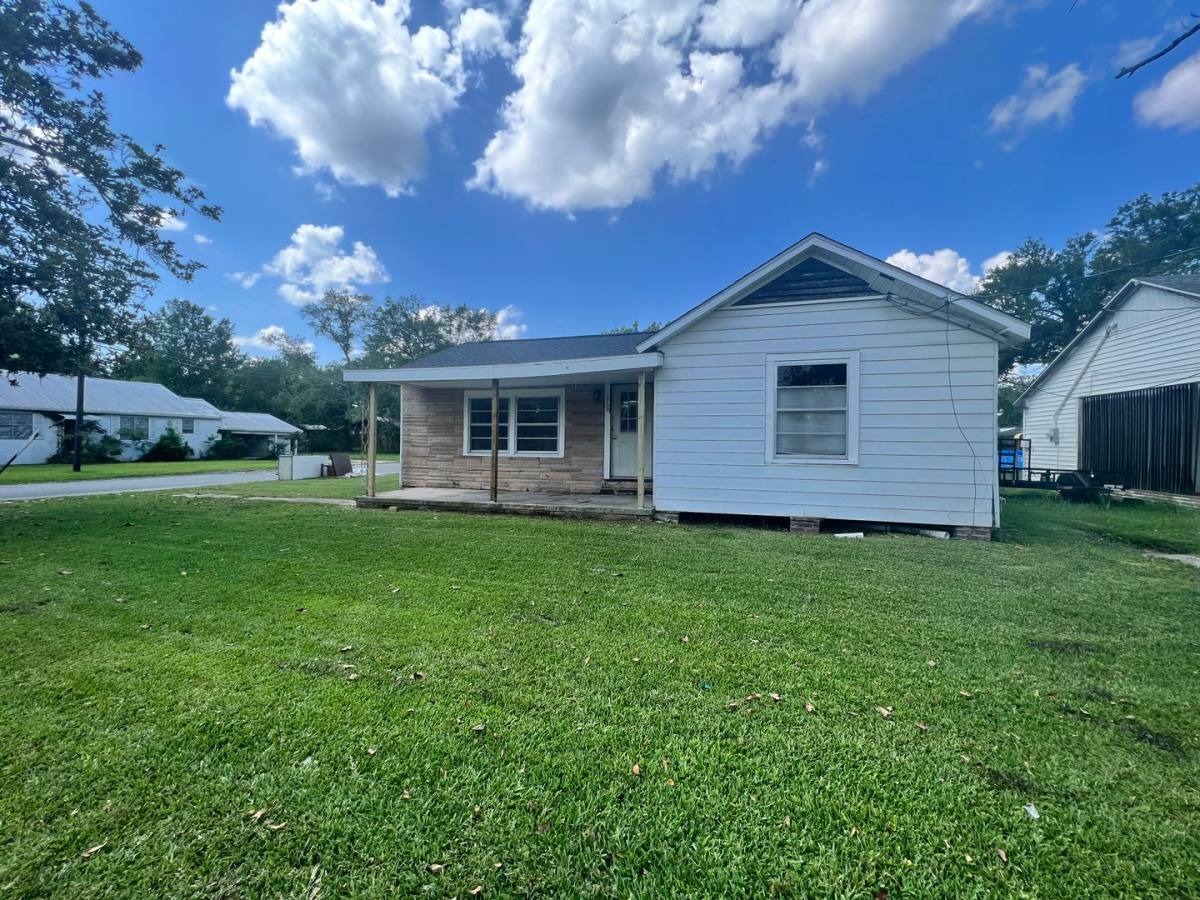 House for rent at 1190 W Burton St, Sulphur, LA 70663