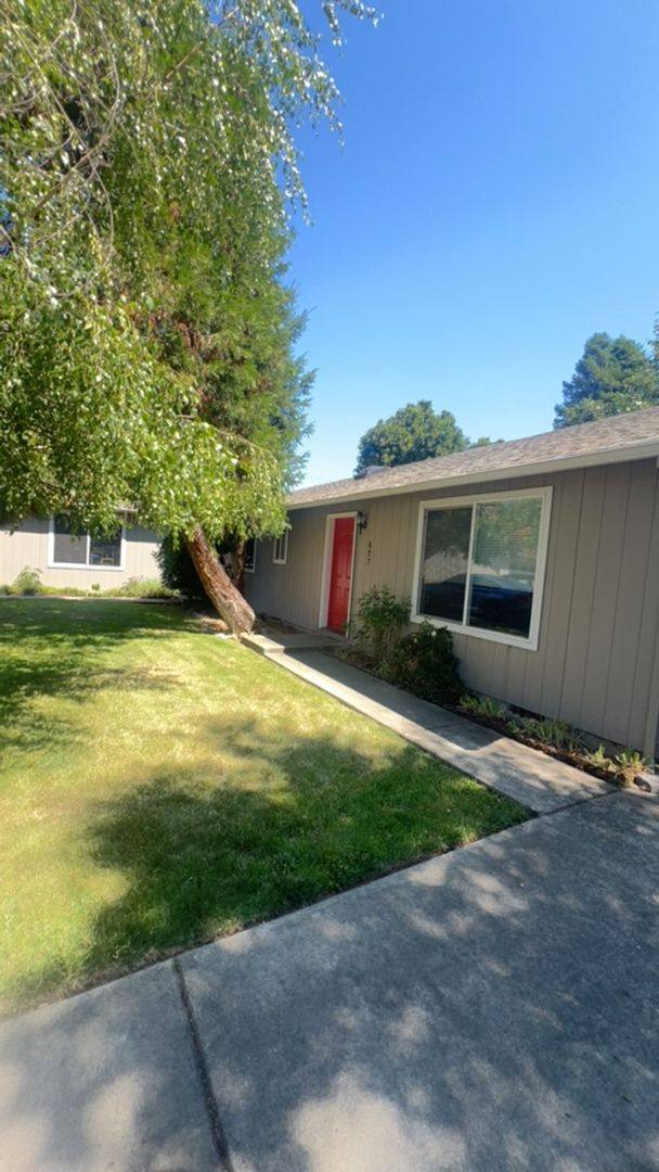 Apartment for rent at 627 & 629 Balsam Rd, Grants Pass, OR 97526