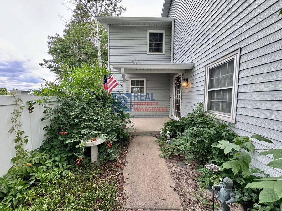 Townhouse for rent at 2528 S Vaughn Way Apt-a, Aurora, CO 80014