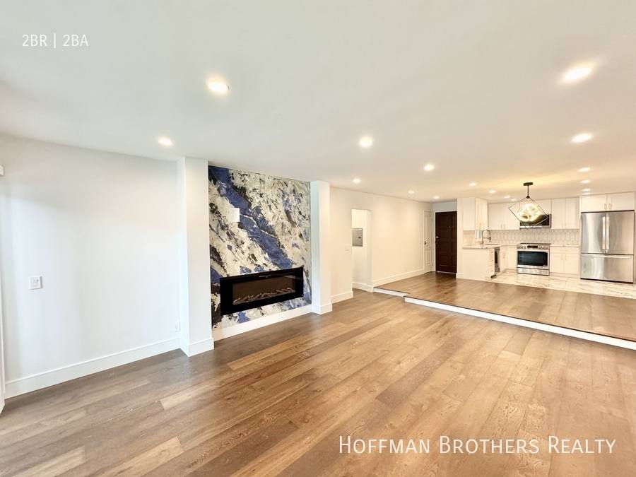 Apartment for rent at 1102 11th St #102, Santa Monica, CA 90403