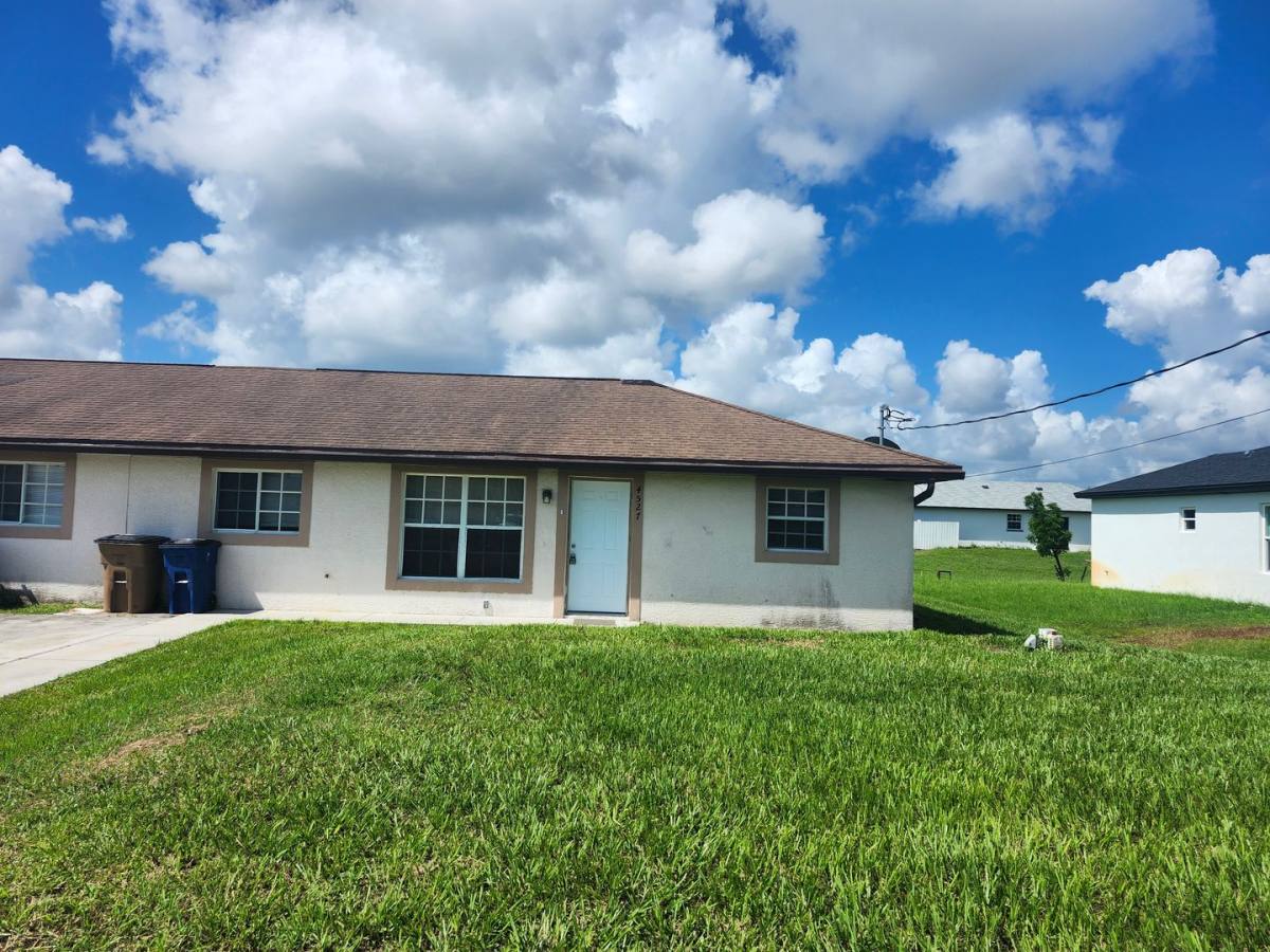 Townhouse for rent at 4527 19th St SW, Lehigh Acres, FL 33973