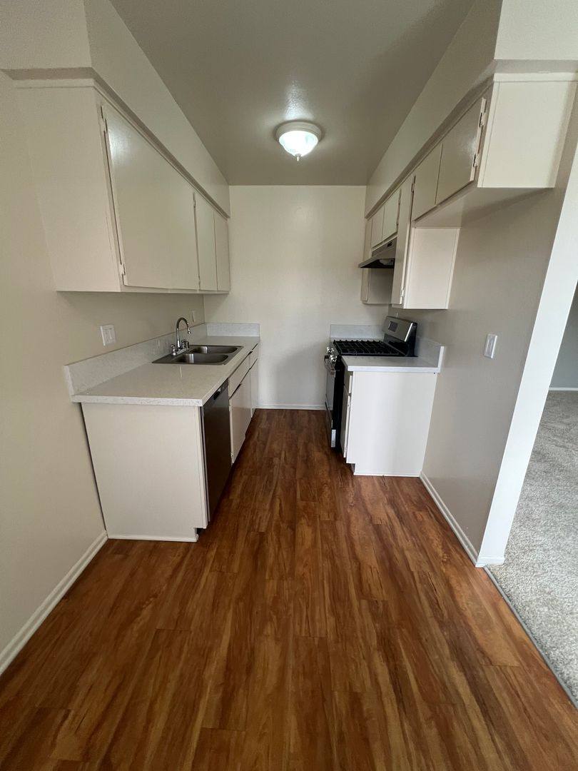 Apartment for rent at 13515 Doty Ave, Hawthorne, CA 90250