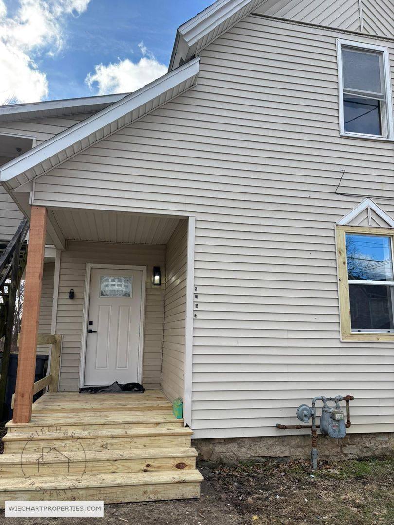 Apartment for rent at 933- 933 1 2 W Wayne St, Lima, OH 45805