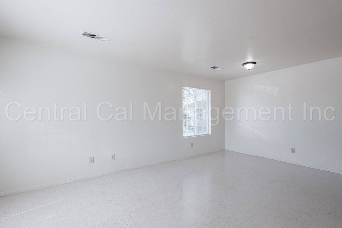 Apartment for rent at 1718 Inyo St, Delano, CA 93215