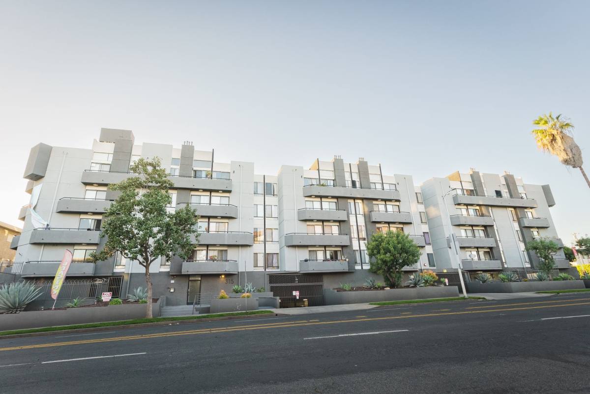 Apartment for rent at 315 S Virgil Ave, Los Angeles, CA 90020