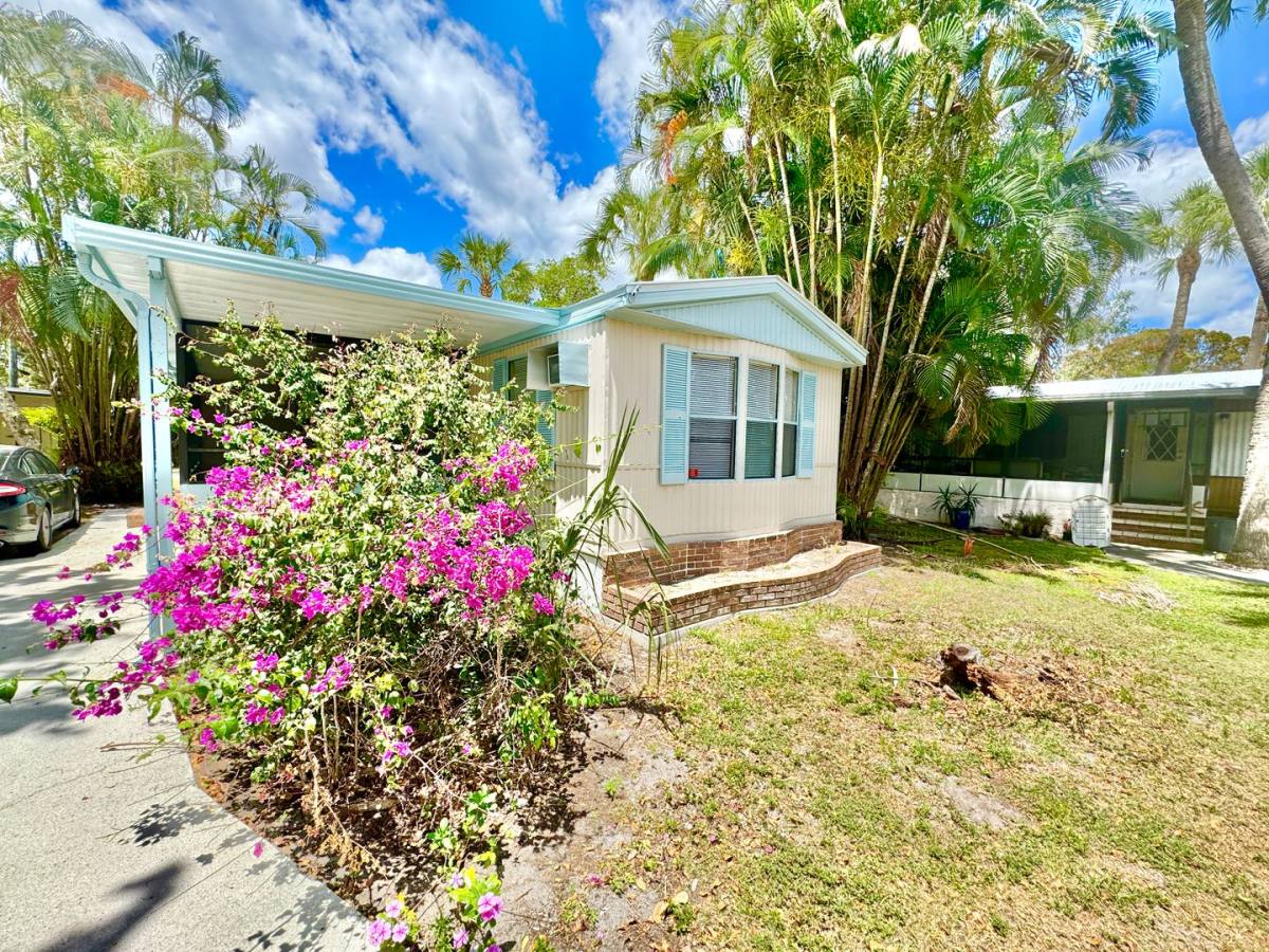Apartment for rent at 1252 Henderson Creek Dr, Naples, FL 34114