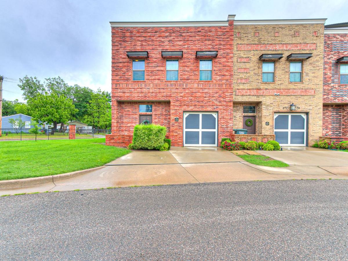 Townhouse for rent at 589 S Fretz Ave, Edmond, OK 73003