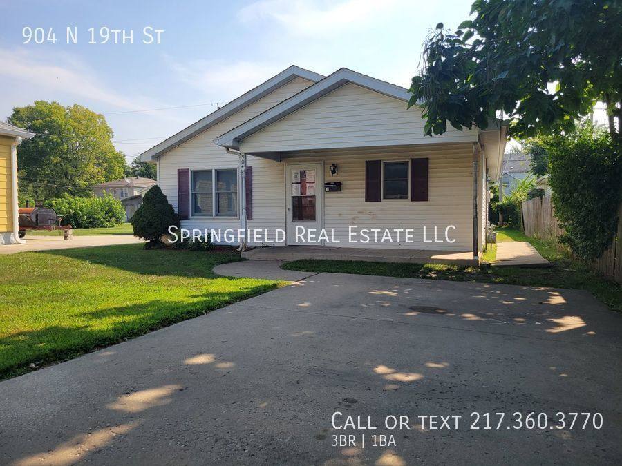 House for rent at 904 N 19th St, Springfield, IL 62702