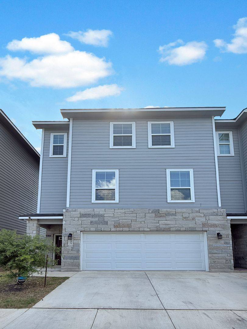 Townhouse for rent at 21515 Sir Walter Lane, San Antonio, TX 78256