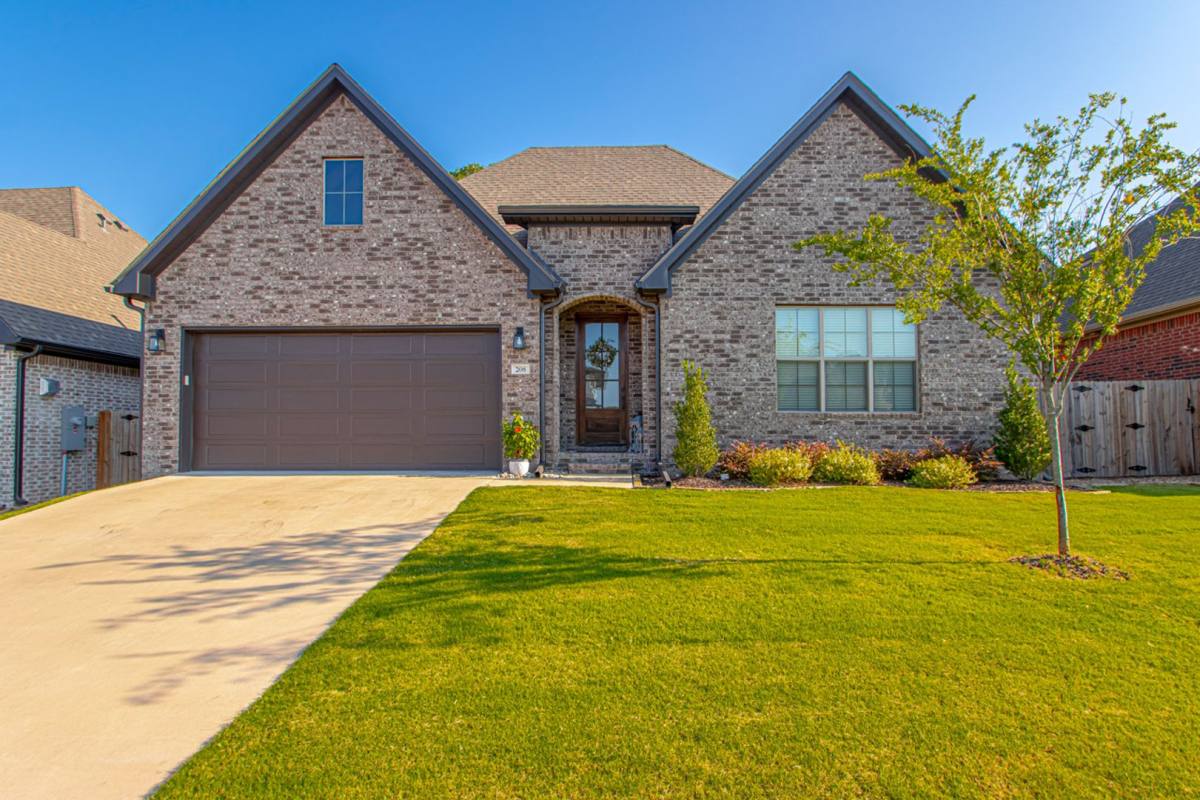 House for rent at 208 Kanis Ridge Dr, Little Rock, AR 72223