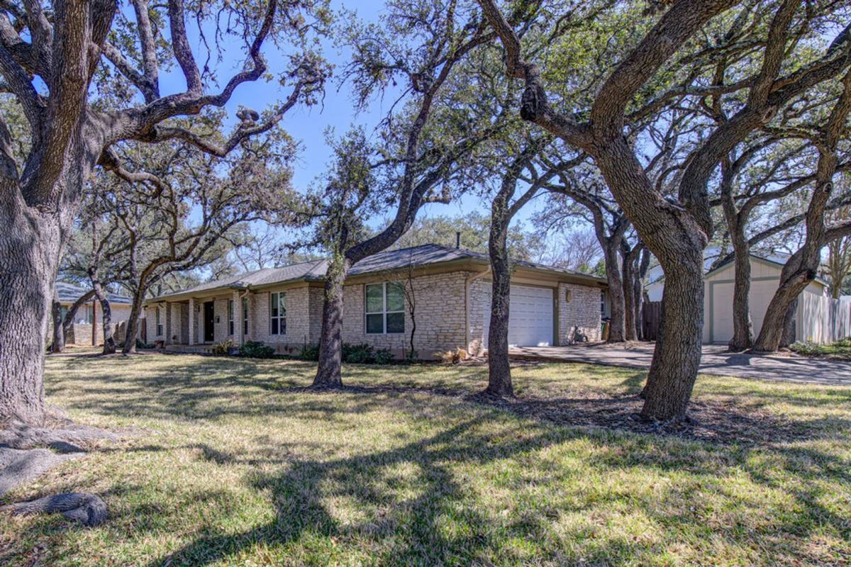 House for rent at 7305 W Rim Dr, Austin, TX 78731