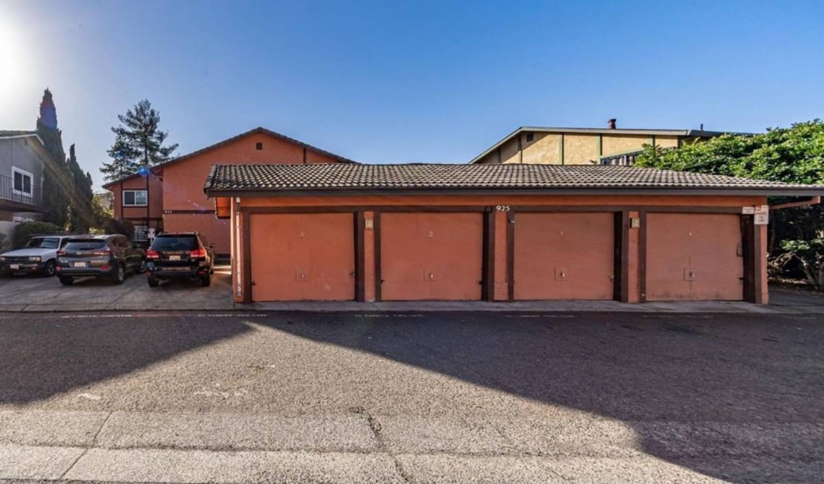 Apartment for rent at 925 Civic Center Dr, Rohnert Park, CA 94928